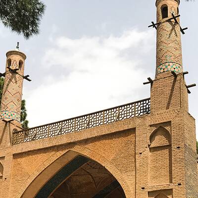 摇晃塔(Monarjonban)